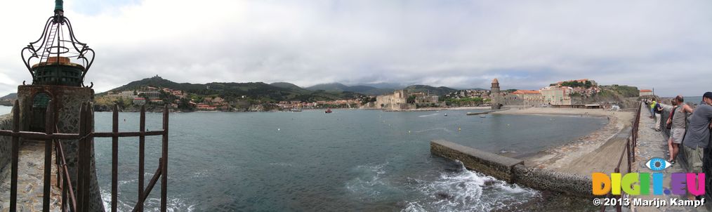 SX27389-99 Collioure from end of harbour wall